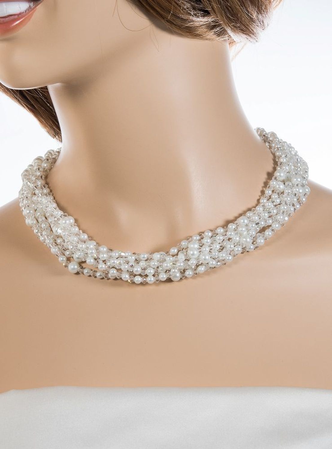 Naszyjnik Swarovski element i perełki syntetyczne NR 624 wykonana ze srebra próby 925 oraz ekskluzywnych kryształów Swarovski® crystals. Biżuteria naszyjnik Swarovski Radziszewska1.jpg